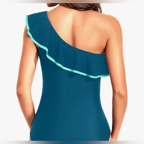 NWT-2025 ruffle one shoulder
Adjustable detachable strap - Picture 4 of 5